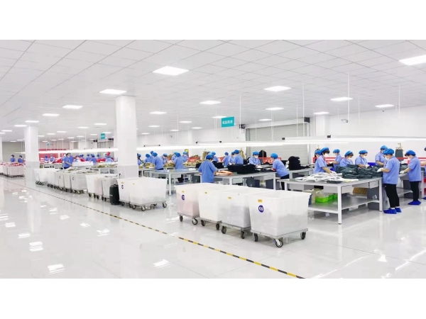 工程照明無(wú)塵車(chē)間側(cè)發(fā)光LED平板燈案例